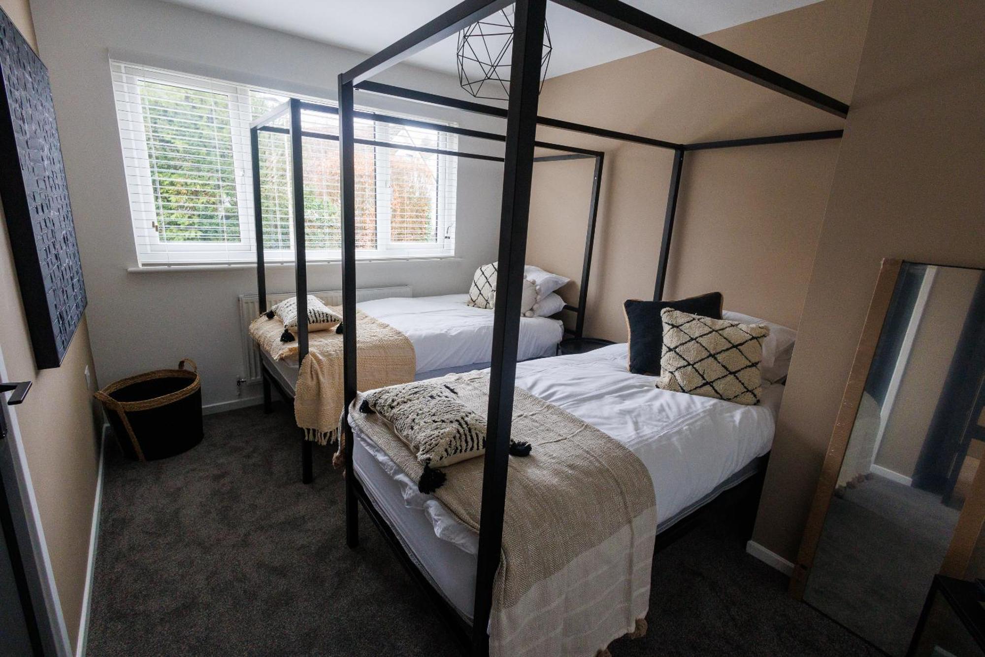 Uber Stylish 3 Bedroom Home Off Road Parking Near Town Centre And Bike Park Wales Merthyr Tydfil Ngoại thất bức ảnh