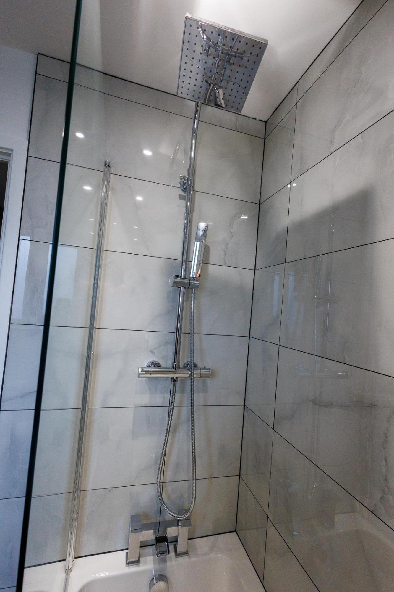 Uber Stylish 3 Bedroom Home Off Road Parking Near Town Centre And Bike Park Wales Merthyr Tydfil Ngoại thất bức ảnh